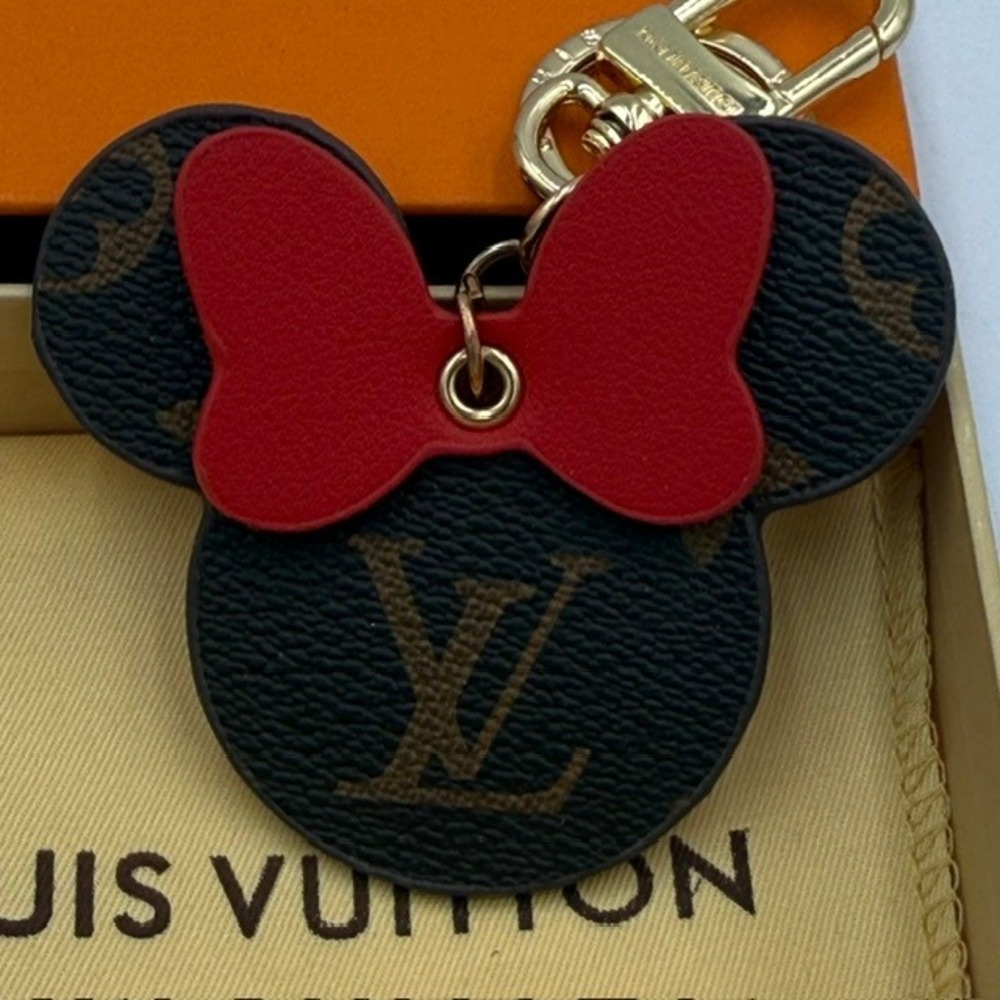 Louis Vuitton Monogram World Tour Minnie Mouse Charm and Key Holder - Picture 7 of 10